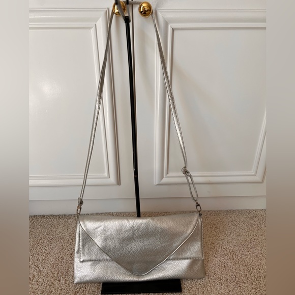 NWT Vintage Metallic Silver Faux Leather Large Fold Over Clutch/Crossbody - Picture 8 of 8